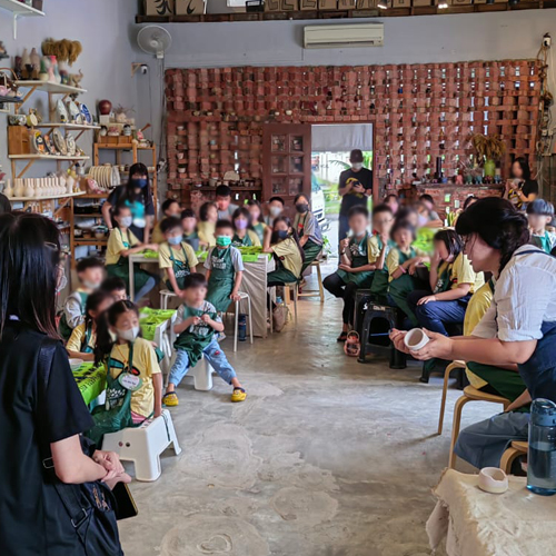 Six Trees Art & Pottery | B03 Children's group activities<br />
