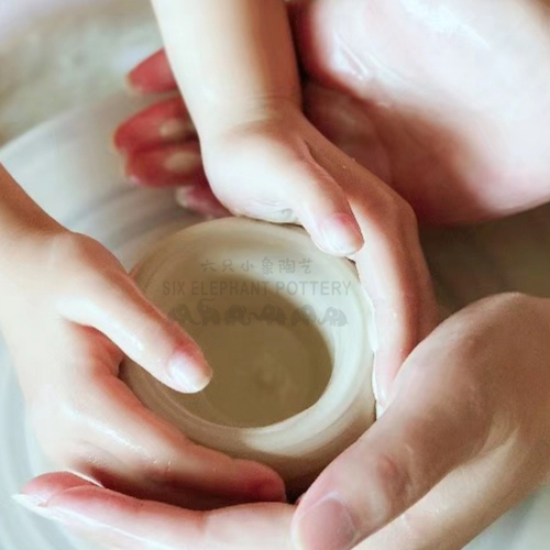 Six Trees Art & Pottery | A62【小匠人】古法拉坯<br />
【Little Potter】Wheel throwing