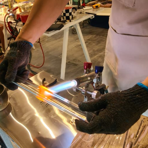 Six Trees Art & Pottery | C11 【经典】【单人】吹制琉璃杯 | 全程指导 预约制<br />
[Classic] [Single] Glassblowing | Full Instruction | Appointment Only